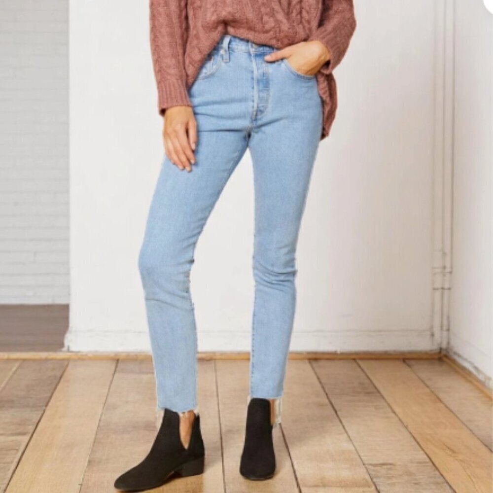 Levi's Women's Size 25x30 501 Skinny Jean Light Wash Raw Hem Button Fly Stretch